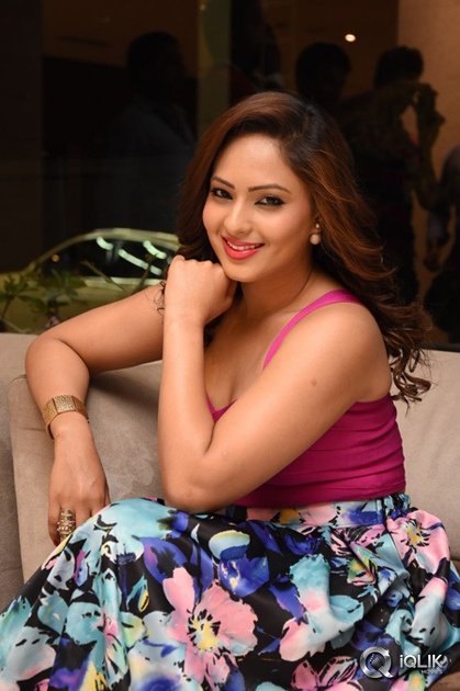 Nikesha-Patel-at-Araku-Roadlo-Movie-First-Look-Launch